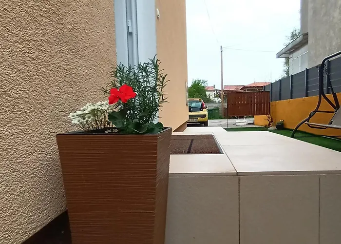 Apartment Sandra - Free Private Parking And Garden