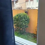 Sandra - Free Private Parking And Garden アパート