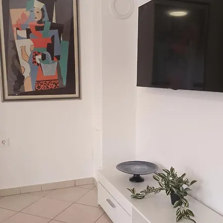 Sandra - Free Private Parking And Garden Апартаменты