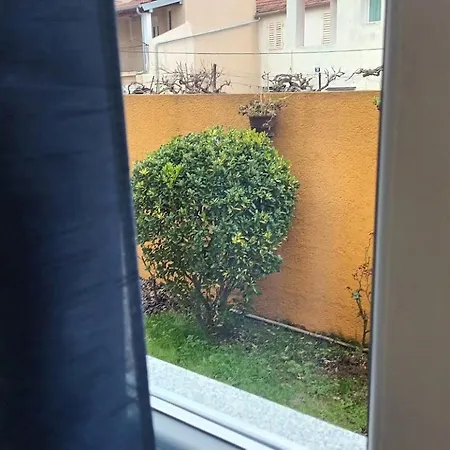 Sandra - Free Private Parking And Garden Апартаменты