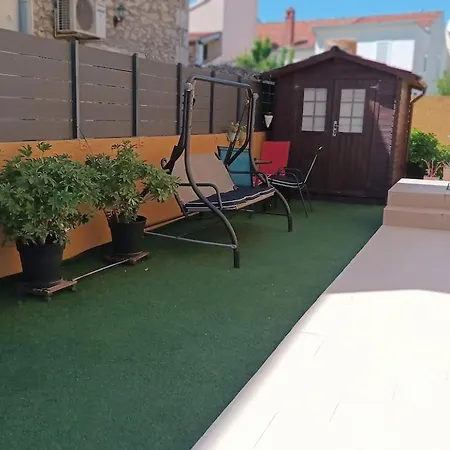 Sandra - Free Private Parking And Garden Задар