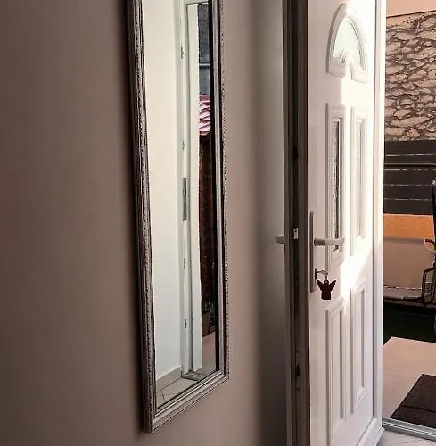 Sandra -private Parking And Garden شقة