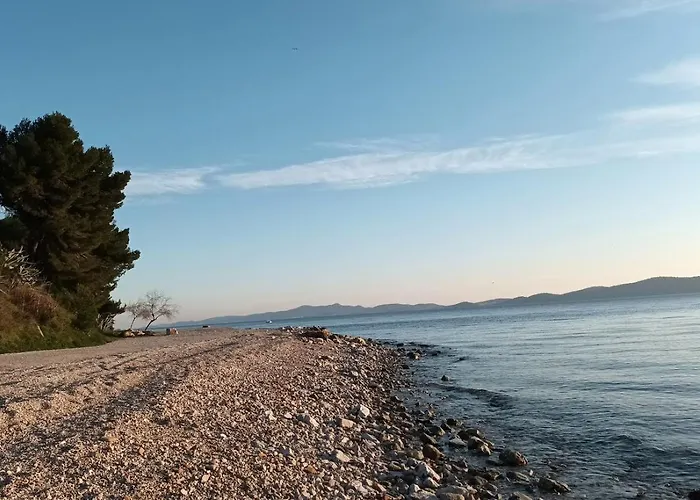 Sandra -private Parking And Garden زادار