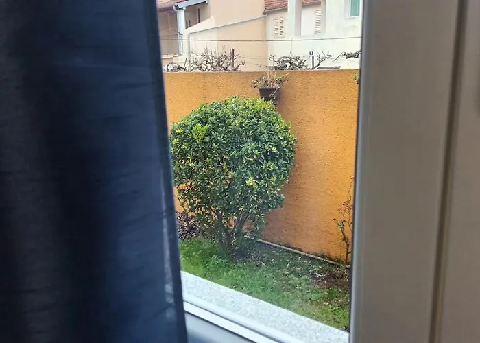 Sandra -private Parking And Garden شقة