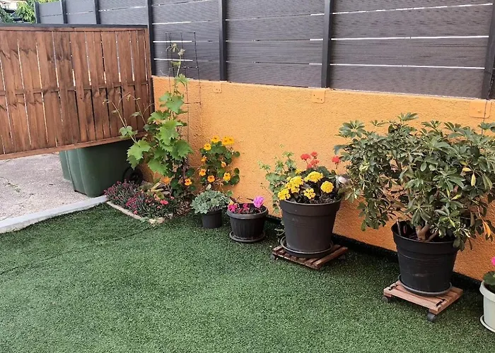 Sandra -private Parking And Garden *