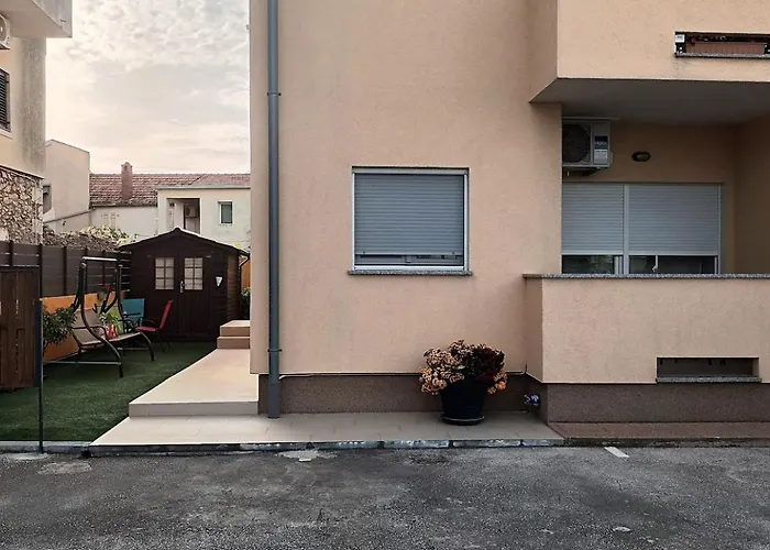 Appartamento Sandra - Free Private Parking And Garden